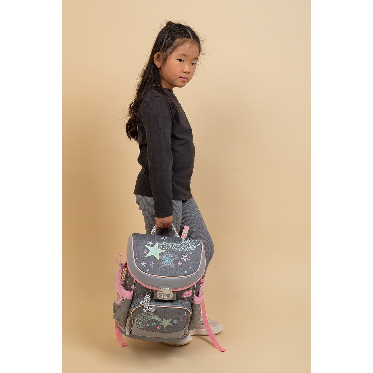 Showcasing the Mini-Fit Shine Bright schoolbag set 4 pcs with breathable back padding, ideal for young students. Ergonomic School Bag Set for Girls – Belmil Mini-Fit Shine Bright (4 pcs).