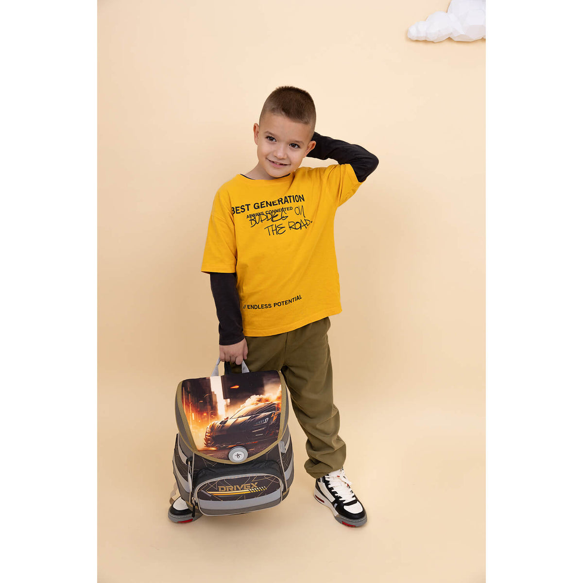 Adjustable straps of the Belmil Compact Ergonomic School Bag Set “Drivex” Design + Dinosaur Raincoat – 5-Piece Set for Boys for a perfect fit.