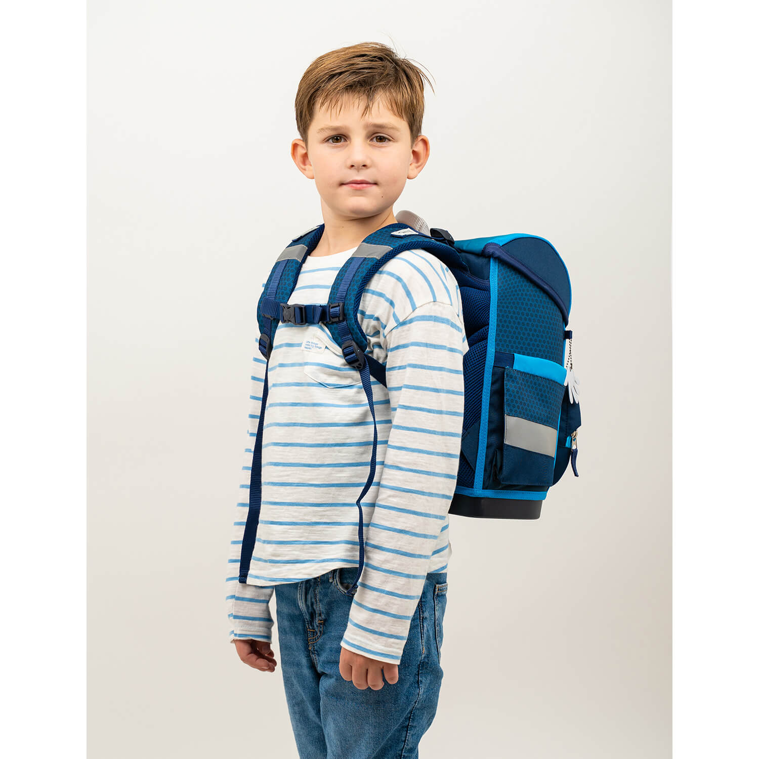 Close-up of the Fidlock magnetic closure on the Ergonomic School Bag Set for Boys – Belmil Compact Racing Blue Neon schoolbag set 4 pcs.