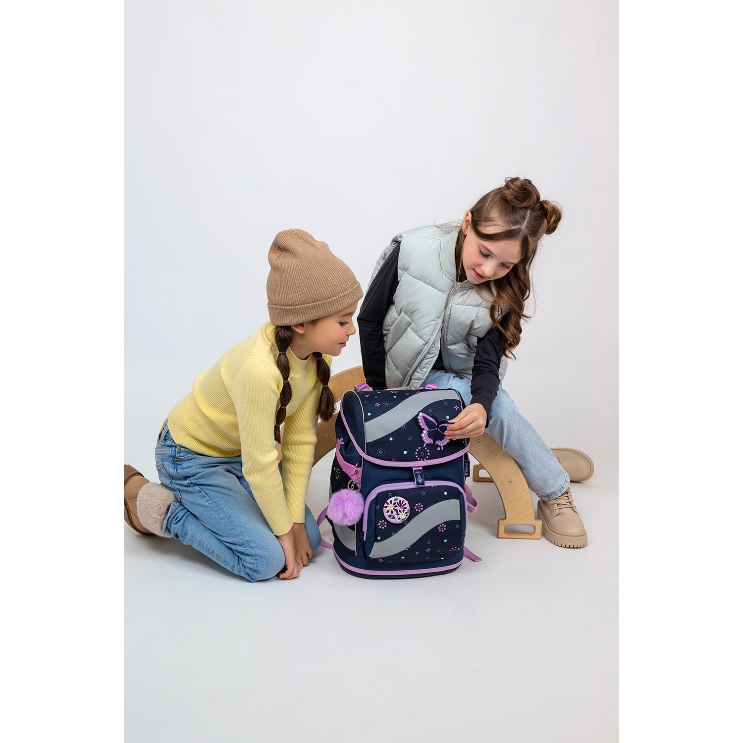 Close-up of the Belmil Smarty Flowers Blue Ergonomic School Bag Set for Girls – 5-Piece Set with 9 Patches and Hip Belt featuring interchangeable patches.