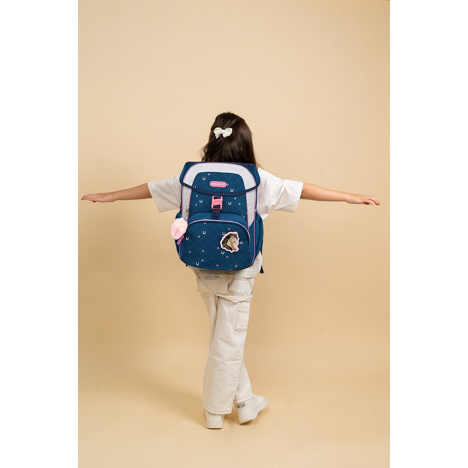 Colorful image of the Maxi Meet your Horses schoolbag displayed with its ergonomic features within the Ergonomic School Bag Set for Girls – Belmil Maxi Meet your Horses schoolbag set 5 pcs.