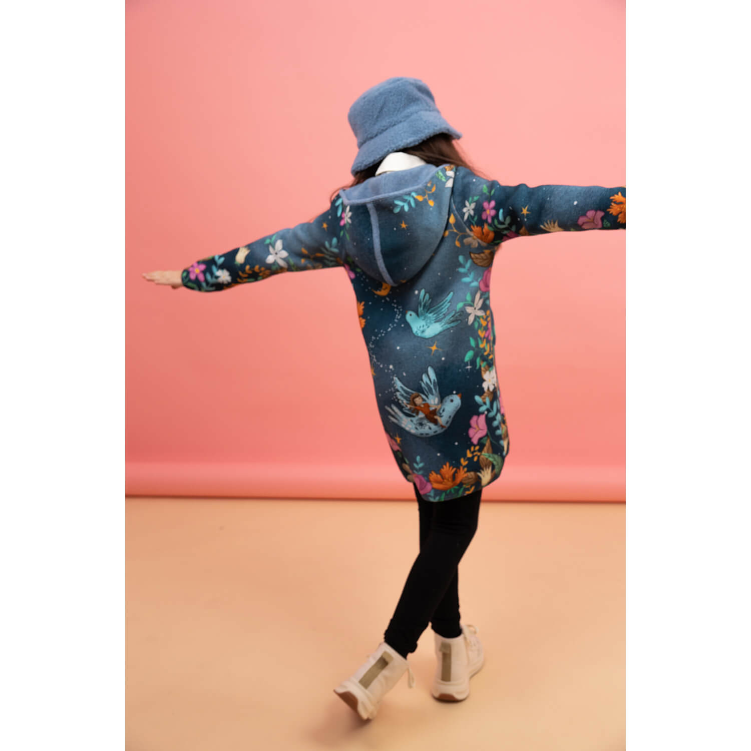 Belmil by Baika Premium Girls’ Cardigan-Coat – “Dreams” Design for Transitional Weather, encompassing colorful flowers and a fairytale atmosphere.