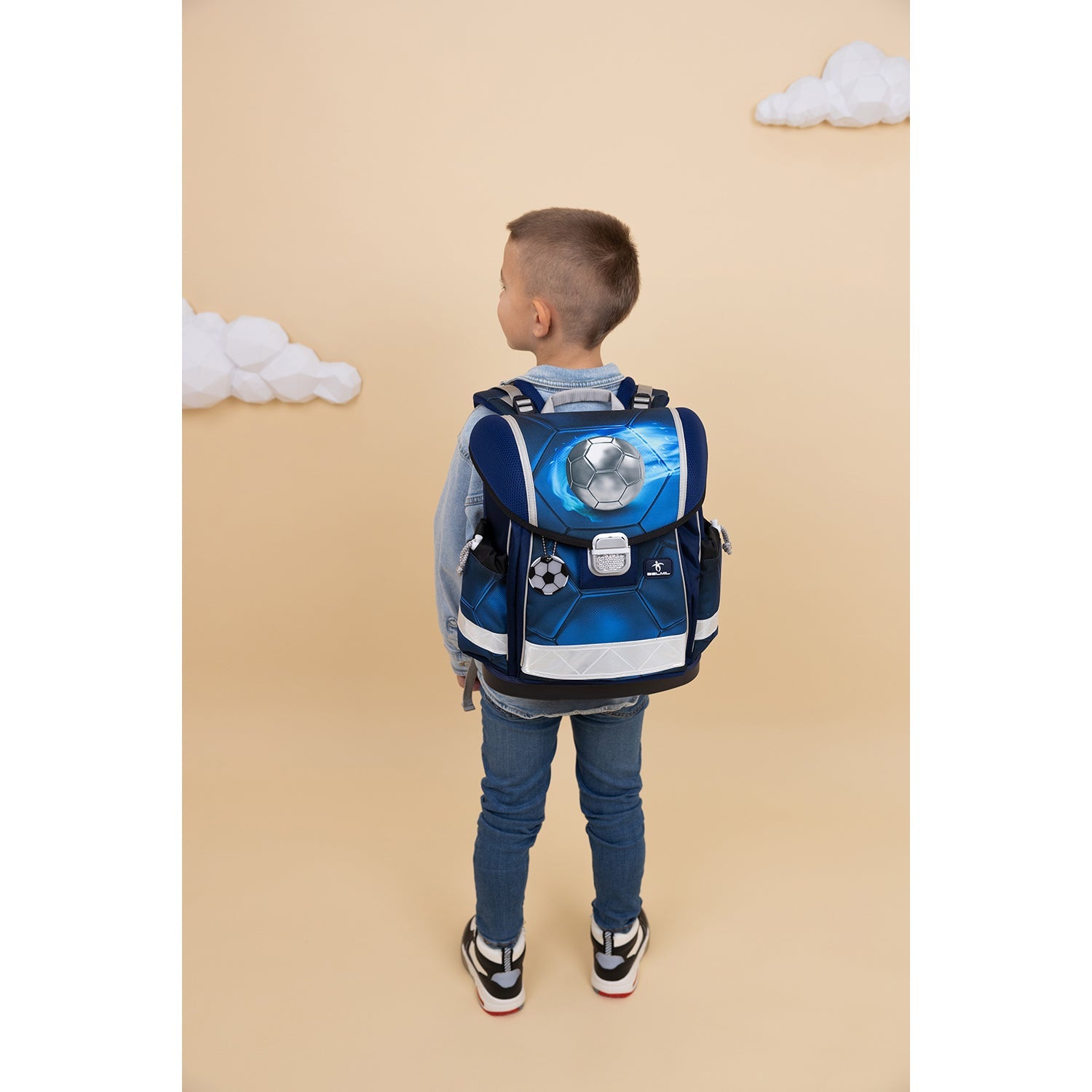 Belmil Classy Ergonomisches Schulranzen-Set für Jungen „Football 4“ Design + Dinosaurier Regenmantel – 5-teiliges Schulstart-Set